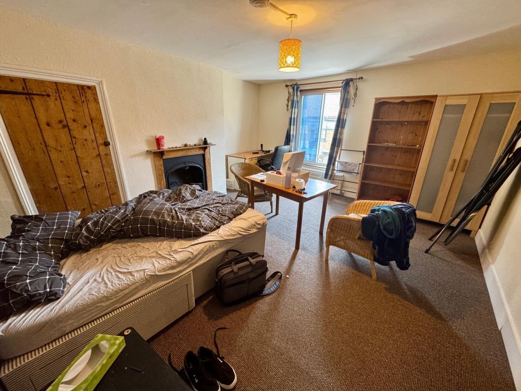 Lot: 79 - PERIOD CITY COMMERCIAL AND RESIDENTIAL FREEHOLD INVESTMENT - Flat 12b - bedroom 3 or living room